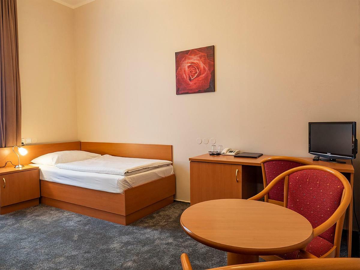 Hotel Olympia Česká Lípa Buitenkant foto