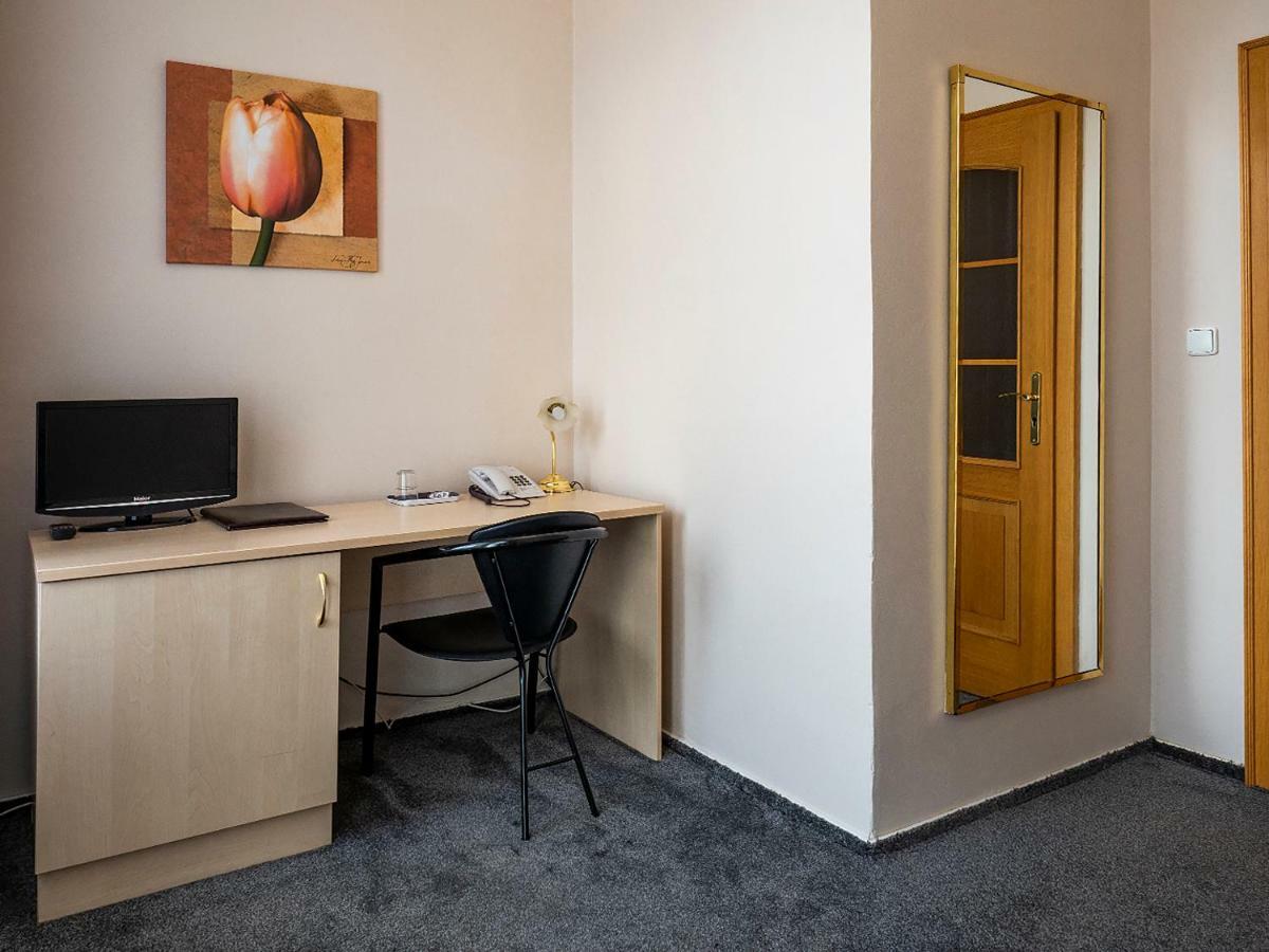Hotel Olympia Česká Lípa Buitenkant foto